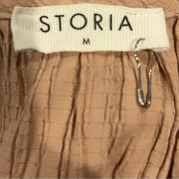 🌺STORIA COLD SHOULDER CROPPED BEIGE BLOUSE SIZE MEDIUM🌺 - Picture 5 of 6